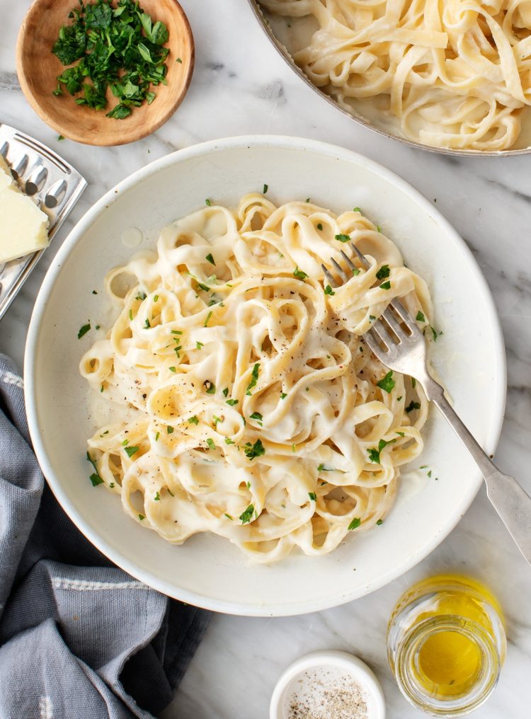 fettucini alfredo makanan khas Italia