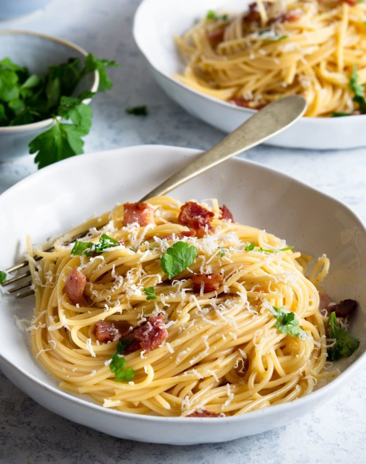 pasta carbonara makanan khas Italia