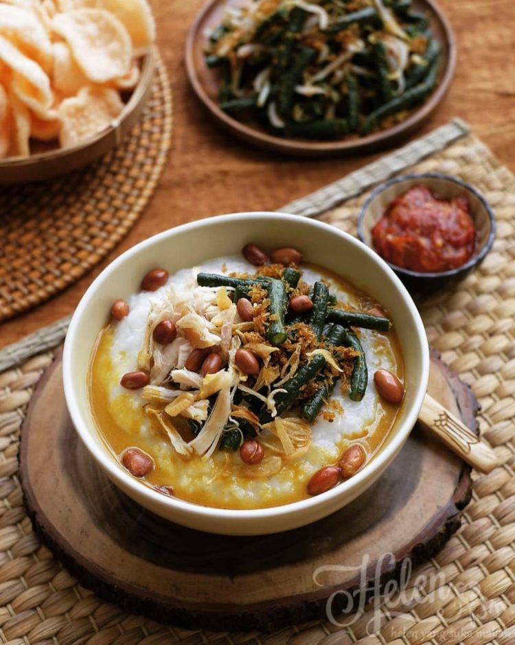 makanan khas bali bernama bubur mengguh porsi lengkap