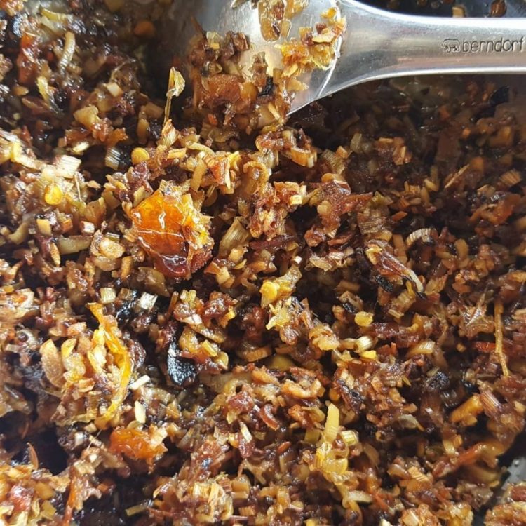 makanan khas bali bernama sambal bongkot atau sambal kecombrang