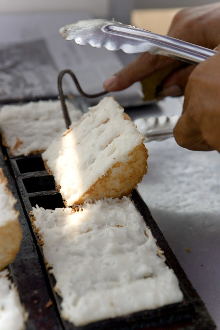 foto makanan khas betawi kue pancong