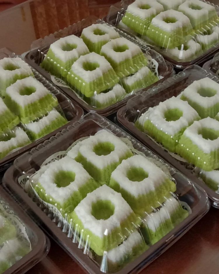 foto makanan khas betawi kue putu ayu