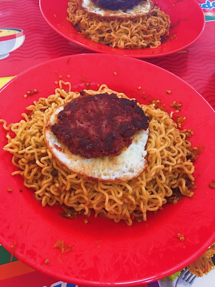 foto makanan khas betawi mie pedas abang adek