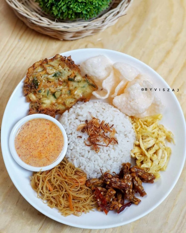 foto makanan khas betawi nasi uduk