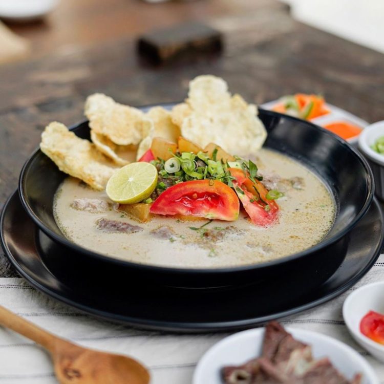 foto makanan khas betawi soto betawi