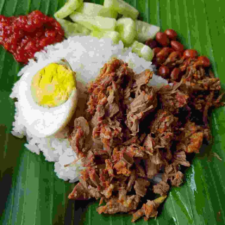 nasi gemuk adalah makanan khas jambi 