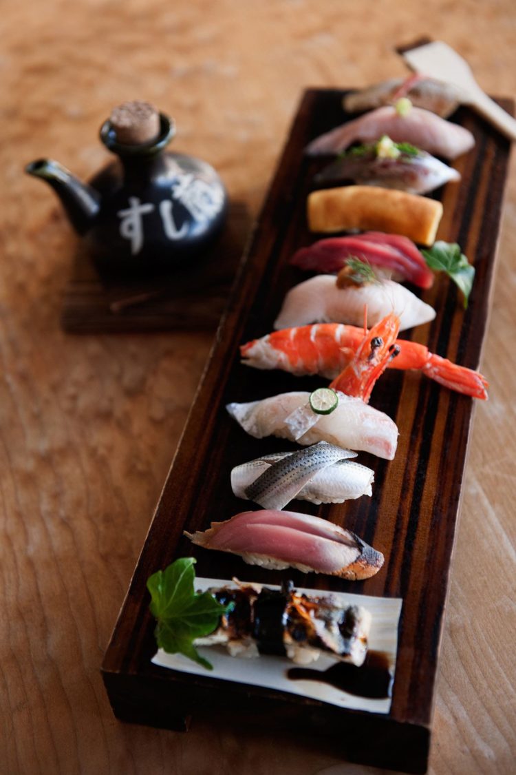 foto makanan khas jepang nigiri sushi
