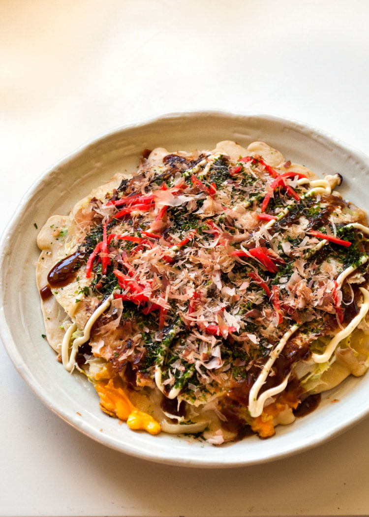 foto makanan khas jepang okonomiyaki