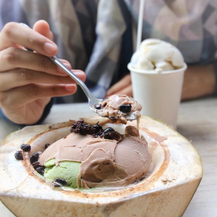 foto makanan khas kalimantan barat es krim petrus