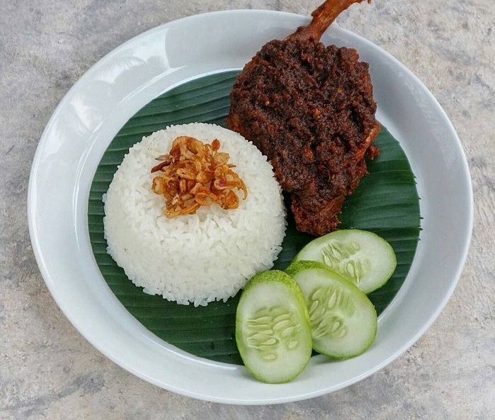 bebek goreng adalah makanan khas madura