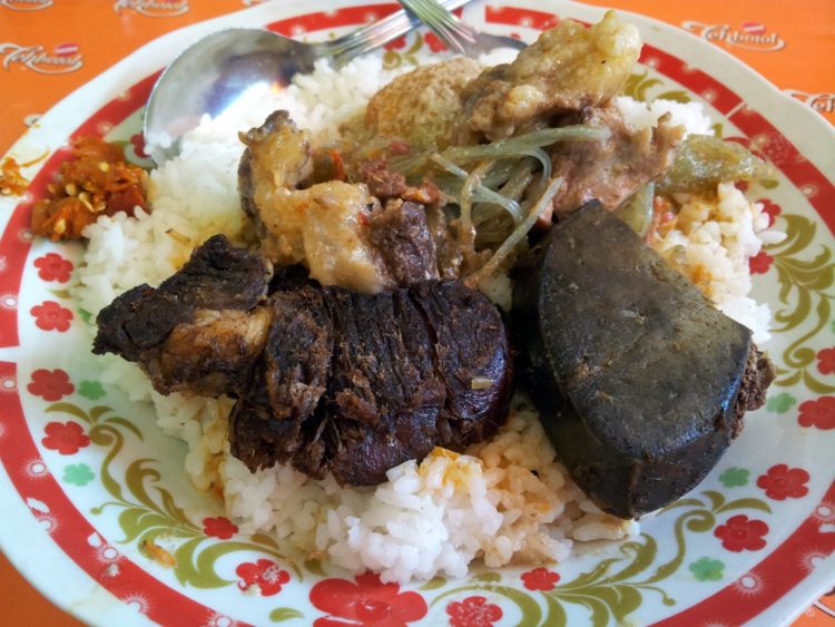 nasi petis adalah makanan khas madura