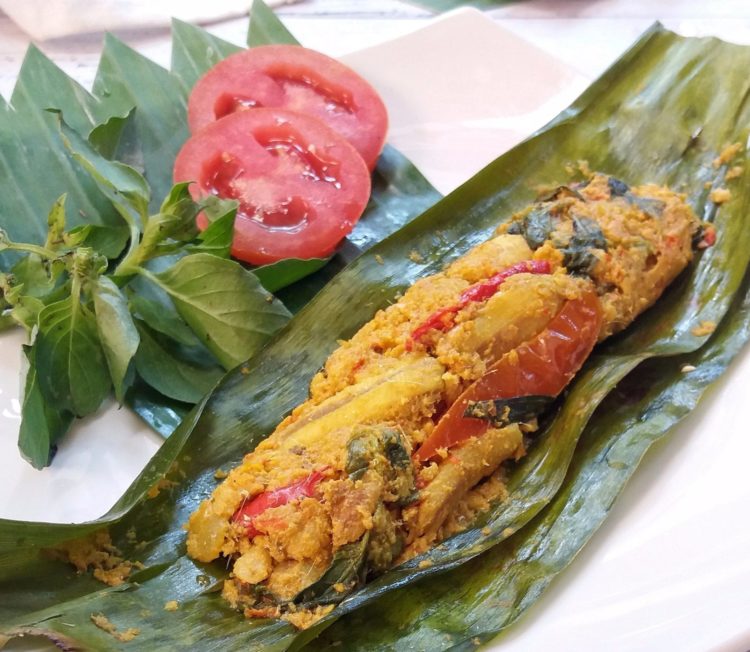 pepes teri basah adalah makanan khas madura