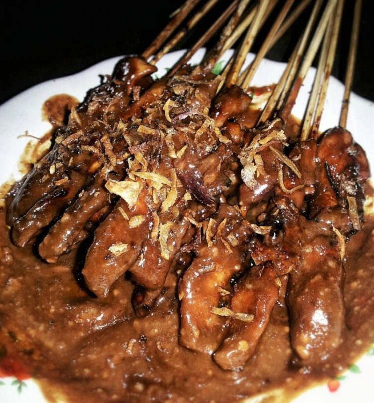 sate bumbu madura adalah makanan khas madura