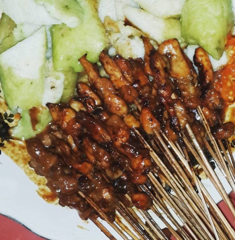 sate lalat pamekasan adalah makanan khas madura