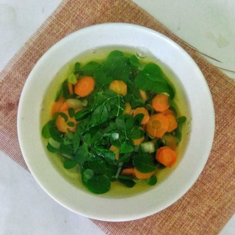 sayur bening daun kelor adalah makanan khas madura