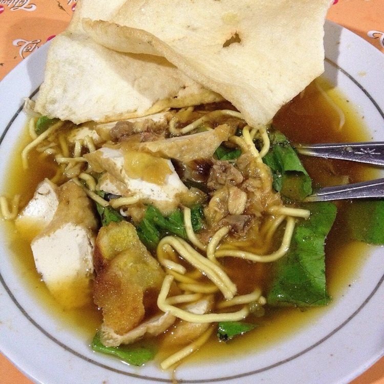 tahu campur adalah makanan khas malang