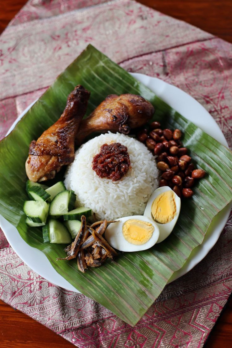 gambar makanan khas singapura nasi lemak