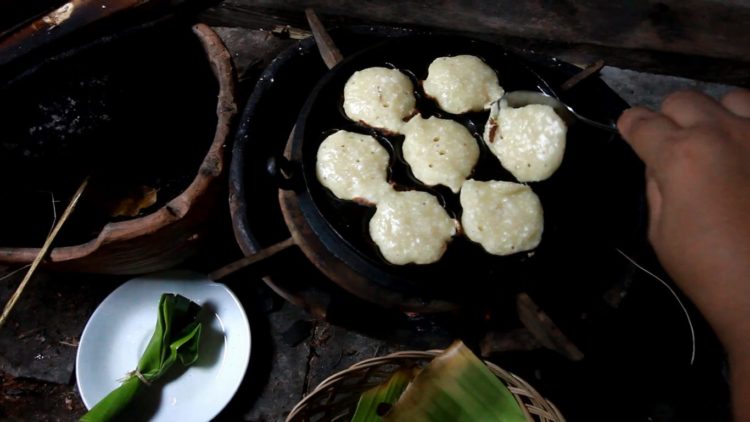 foto makanan khas sulawesi barat kue kui kui