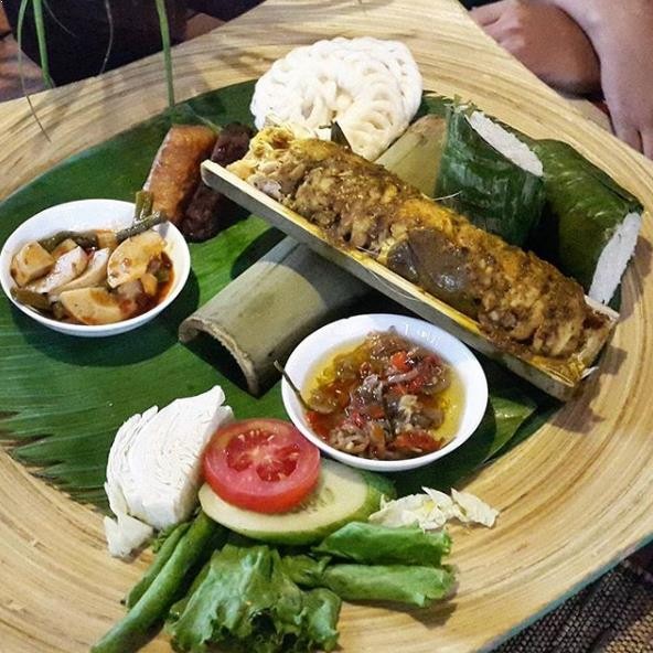 ayam bambu adalah makanan khas sulawesi tengah 