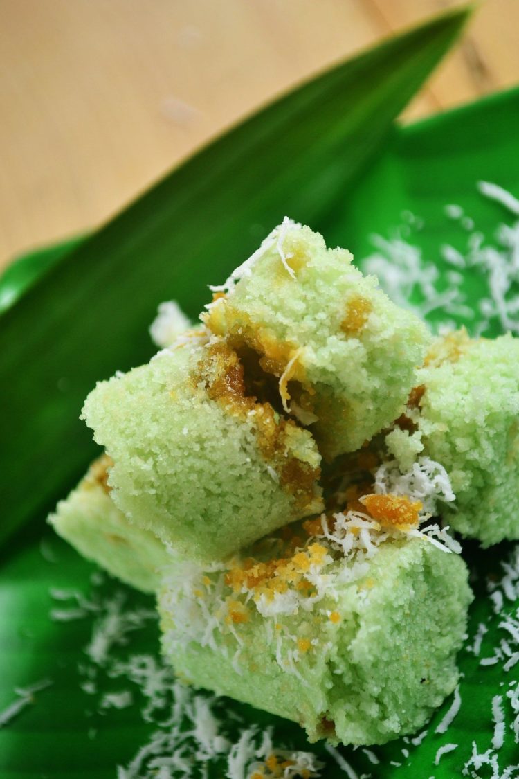 putu adalah makanan khas sulawesi tengah 