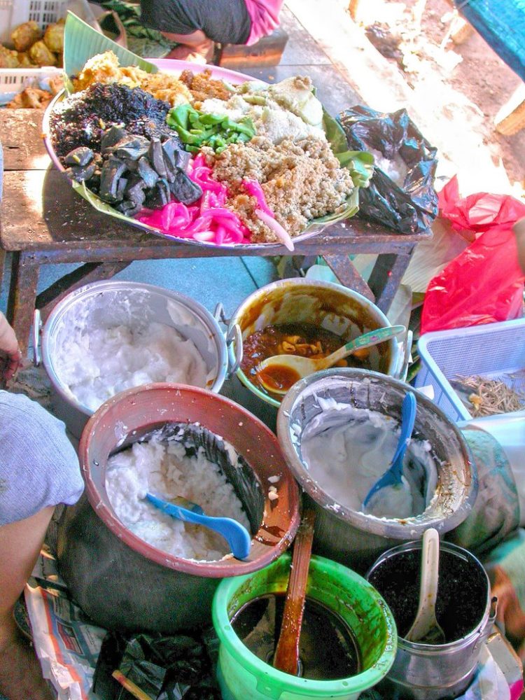 foto makanan khas surabaya bubur madura pasar atom