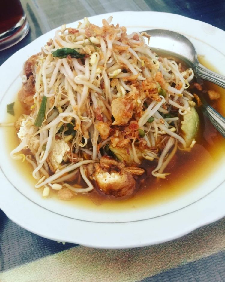 foto makanan khas surabaya lontong balap