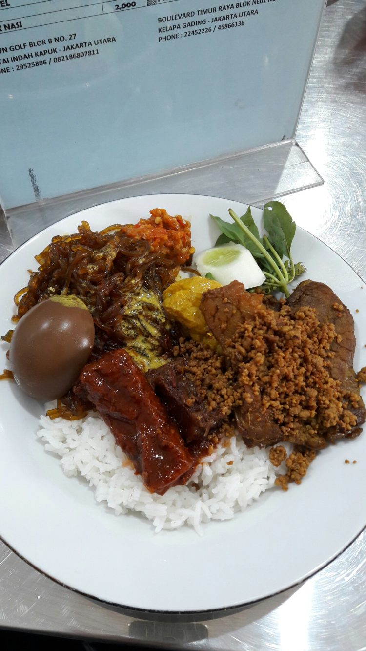 foto makanan khas surabaya nasi campur tambak bayan