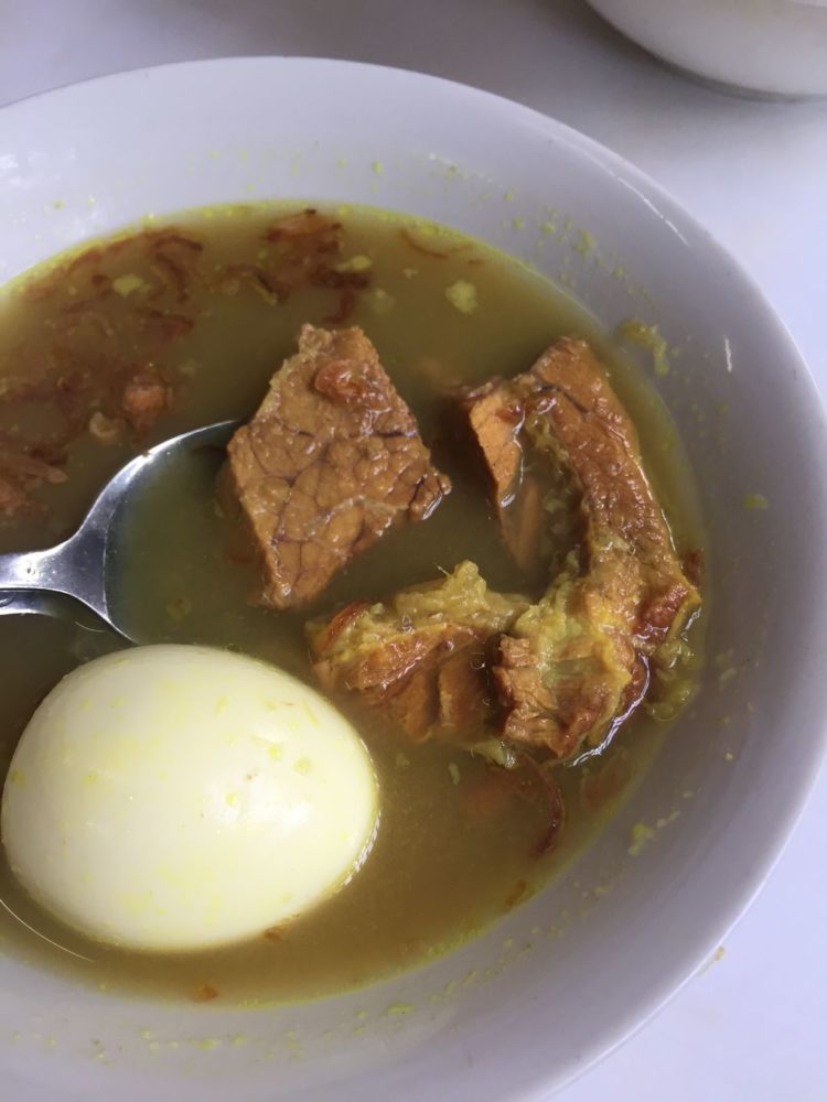 foto makanan khas surabaya soto gubeng