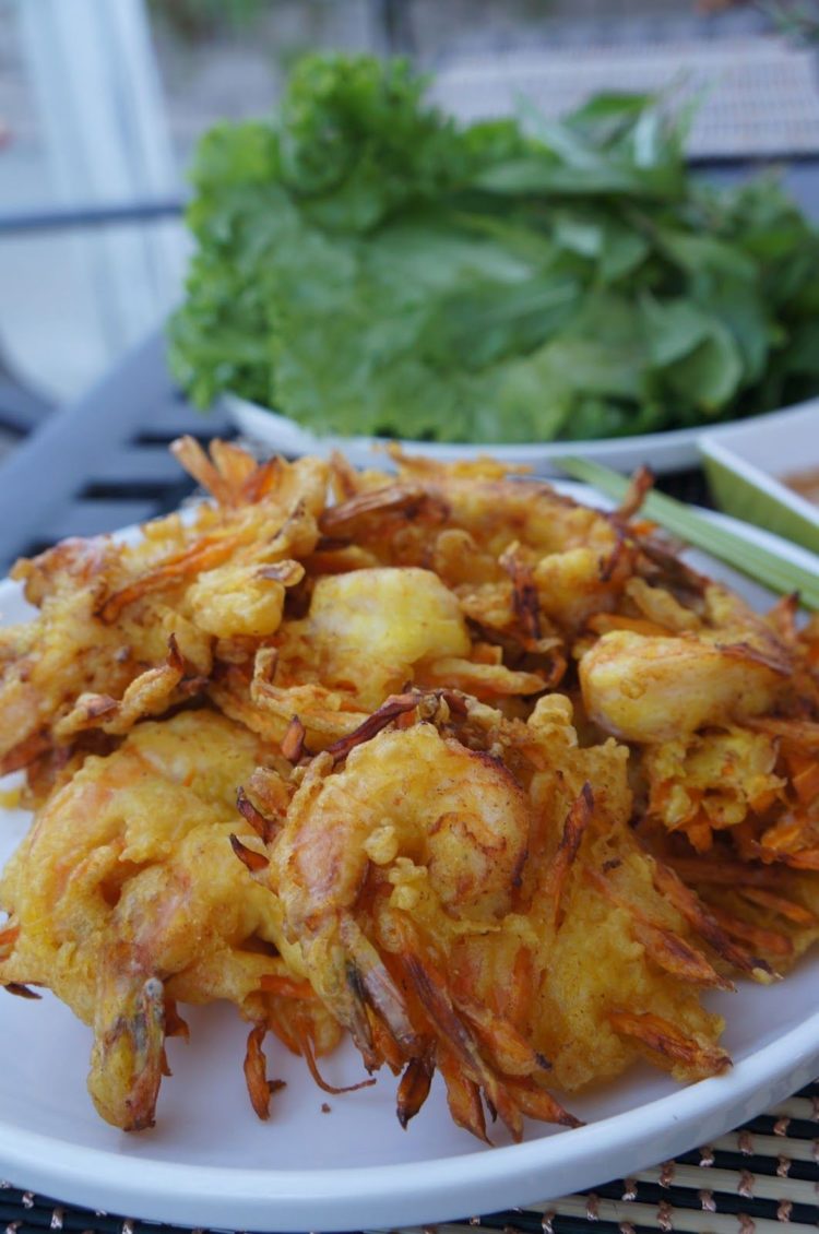 ciri makanan khas vietnam Banh Tom