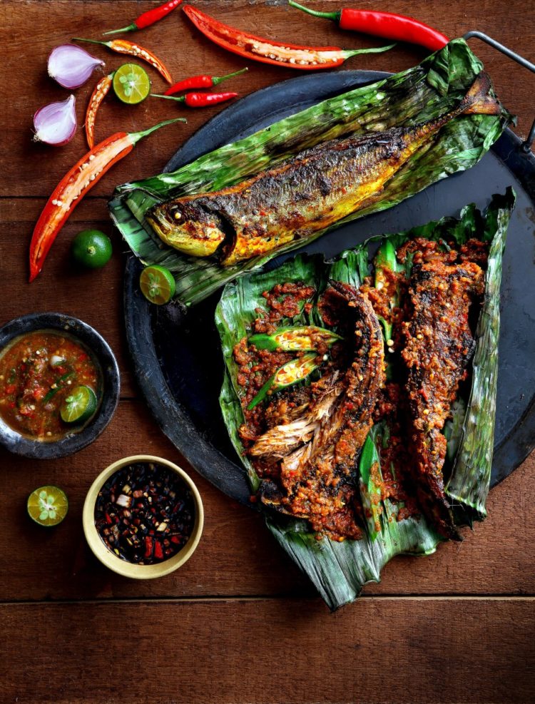 foto makanan khas malaysia ikan bakar