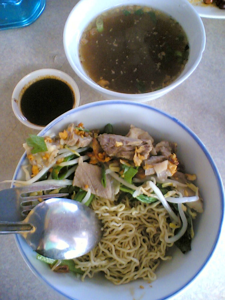 foto makanan khas malaysia mee kolok