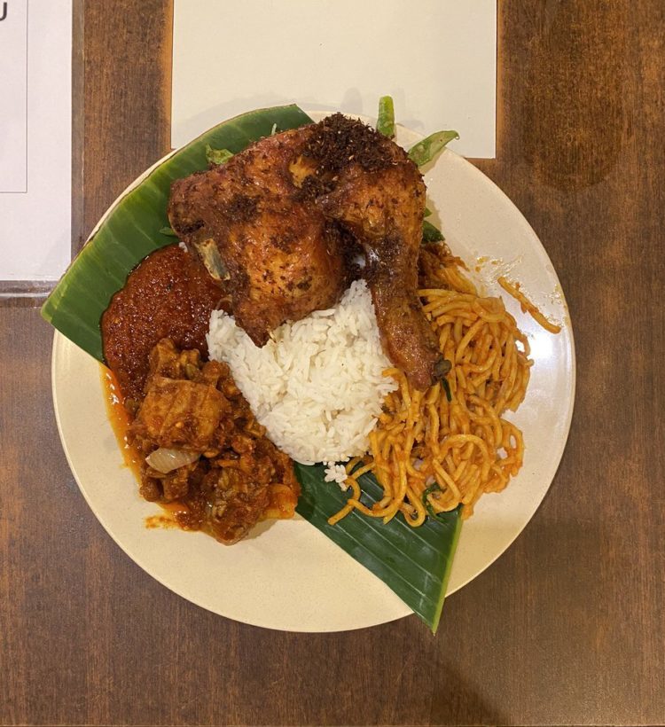 foto makanan khas malaysia nasi ambeng
