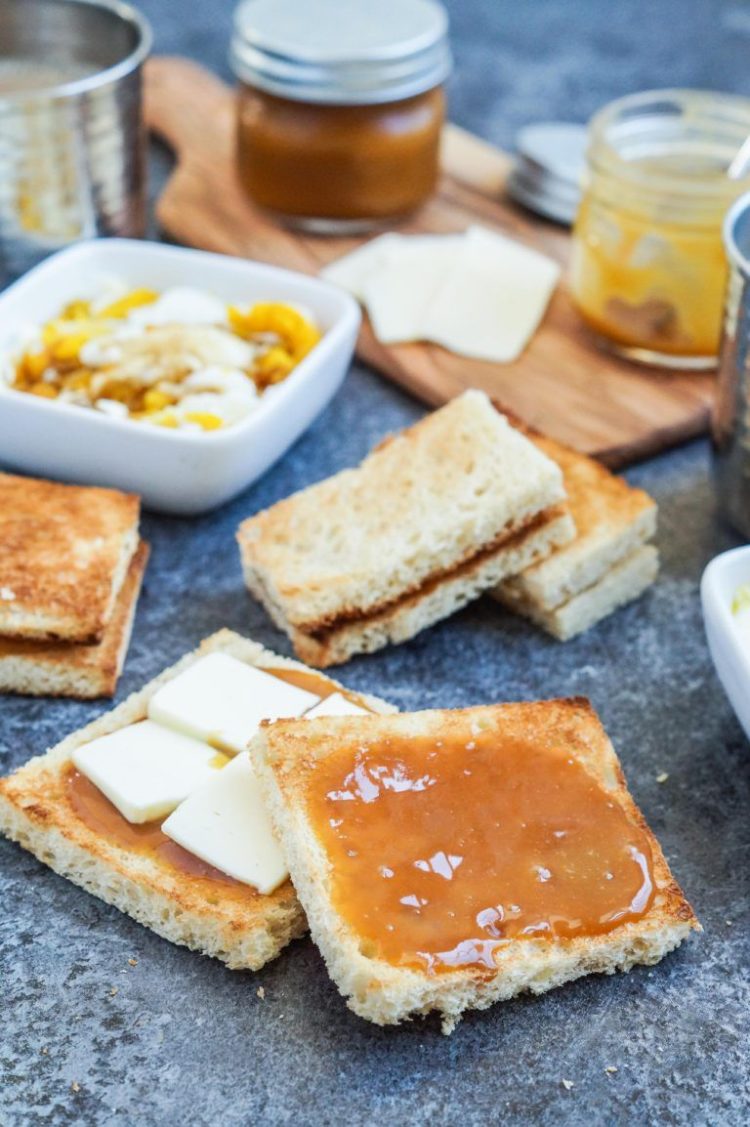 foto makanan khas malaysia roti bakar kaya