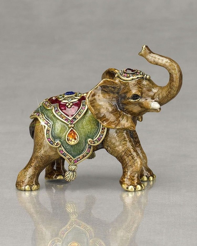 oleh oleh thailand berupa souvenir miniatur gajah