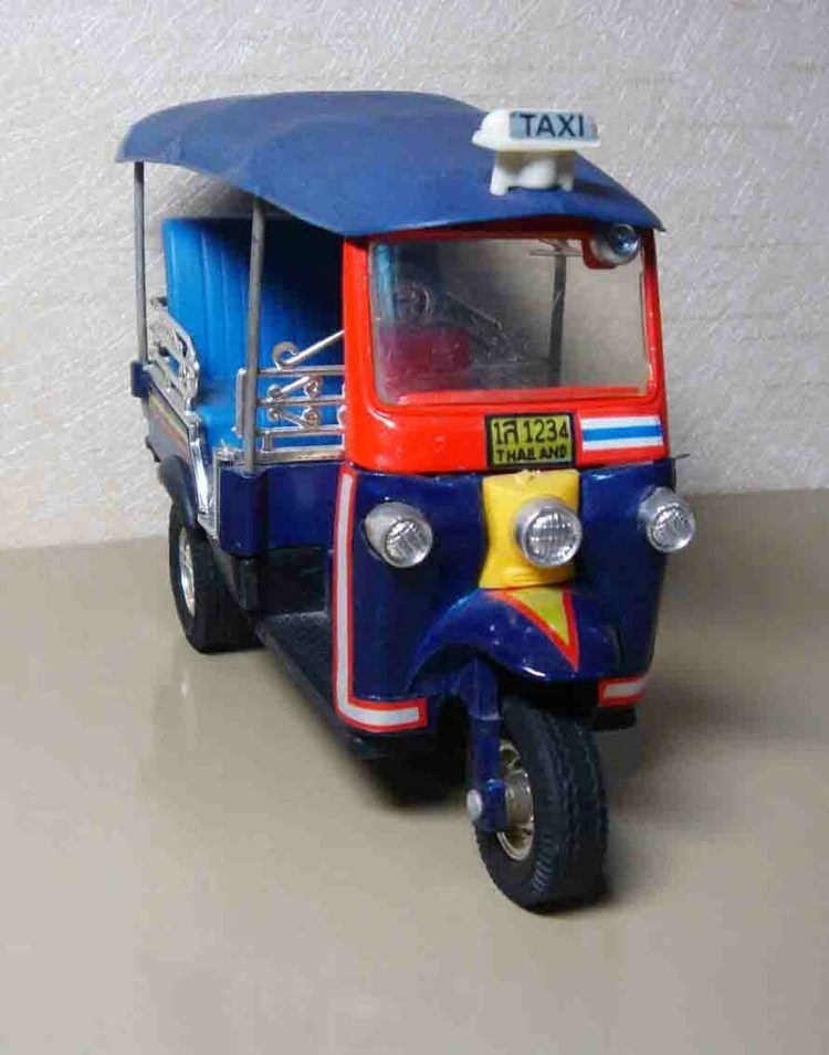 oleh oleh thailand miniatur tuk tuk