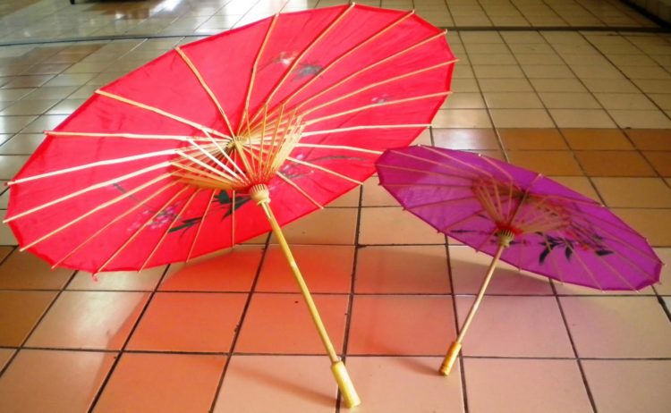 penggunaan payung dalam tari Bondan
