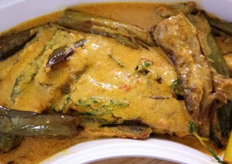 Makanan khas Gorontalo yang terbuat dari terong dan kuah santan