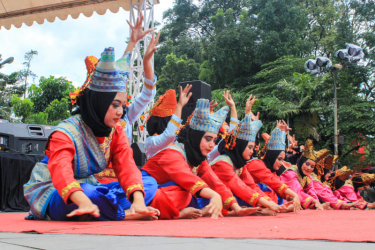 gerakan dasar tari indang