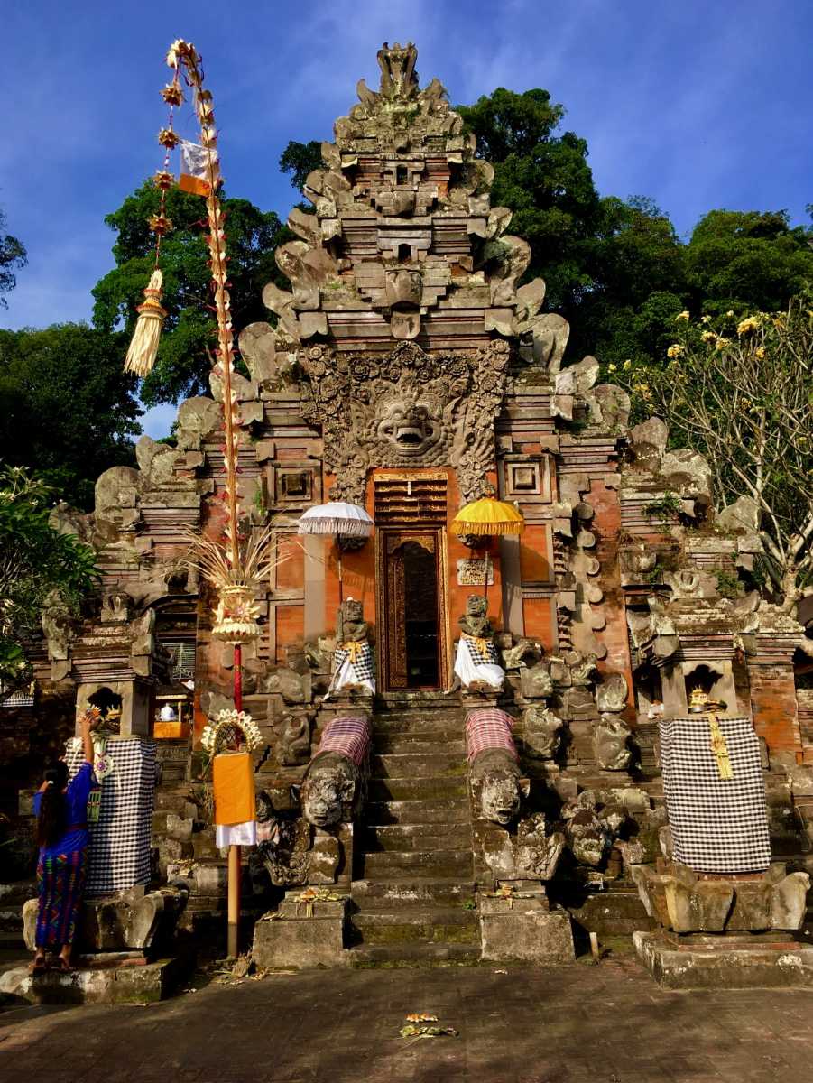 tari legong di kerajaan bali