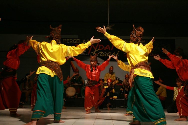 sejarah tari randai dan pencak silat khas minang