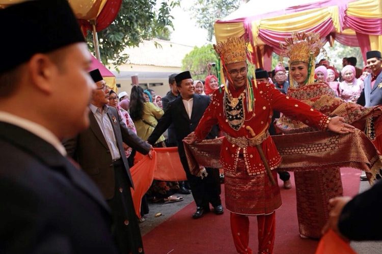 tari andun dalam pesta pernikahan bengkulu