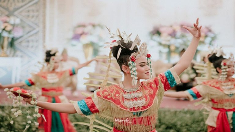 tari baksa kembang Kalimantan Selatan