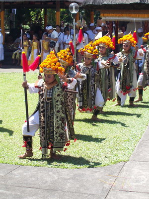 foto tari baris cengkedan