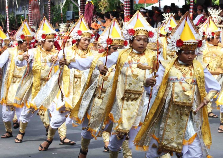 foto tari baris panah