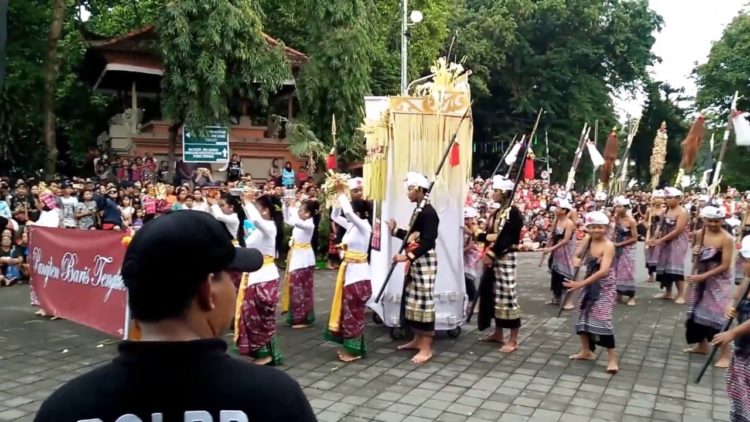 foto tari baris tengklong