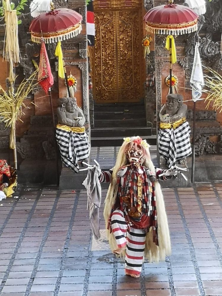 tari barong keris merupakan salah satu