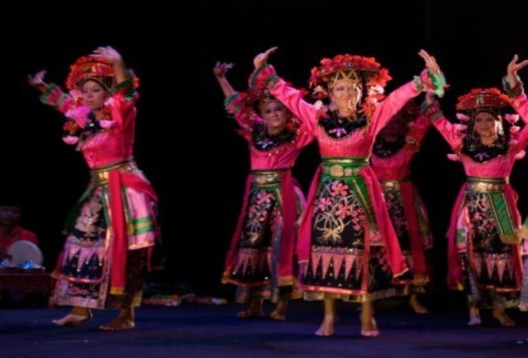 jenis tari betawi contohnya tari kembang lambang sari