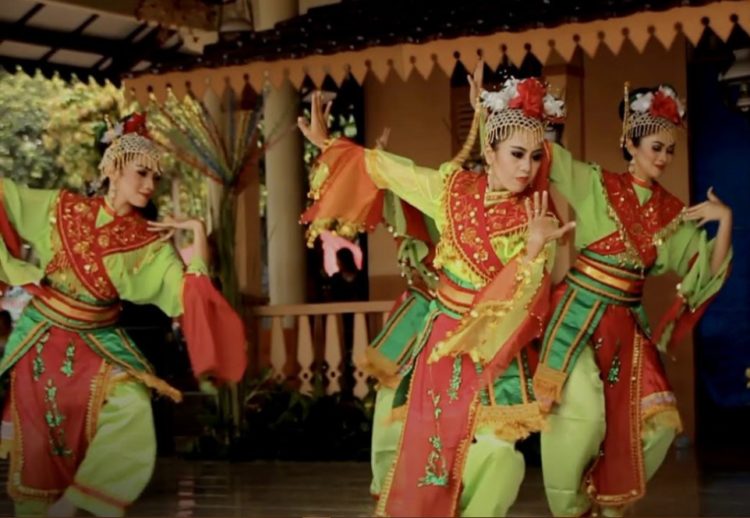 gambar tari betawi tari lenggang nyai