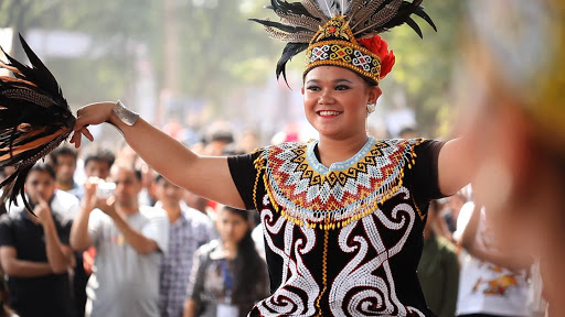 foto tari dayak tari jonggan