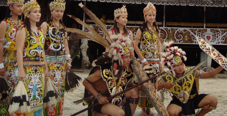 foto tari dayak tari kancet lesan